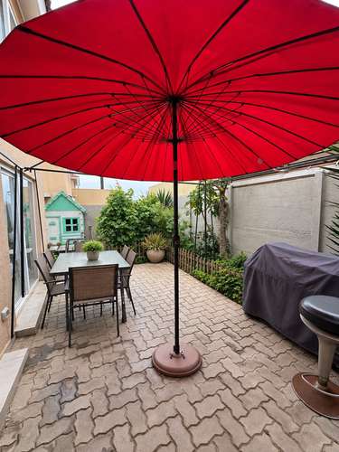 EN VENTA MODERNA CASA EN CONDOMINIO CERRADO (185167)