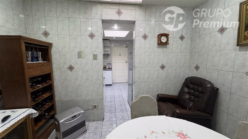 Casa con 6D+2B+4 est y galpón en Estación Central - Imagen 10