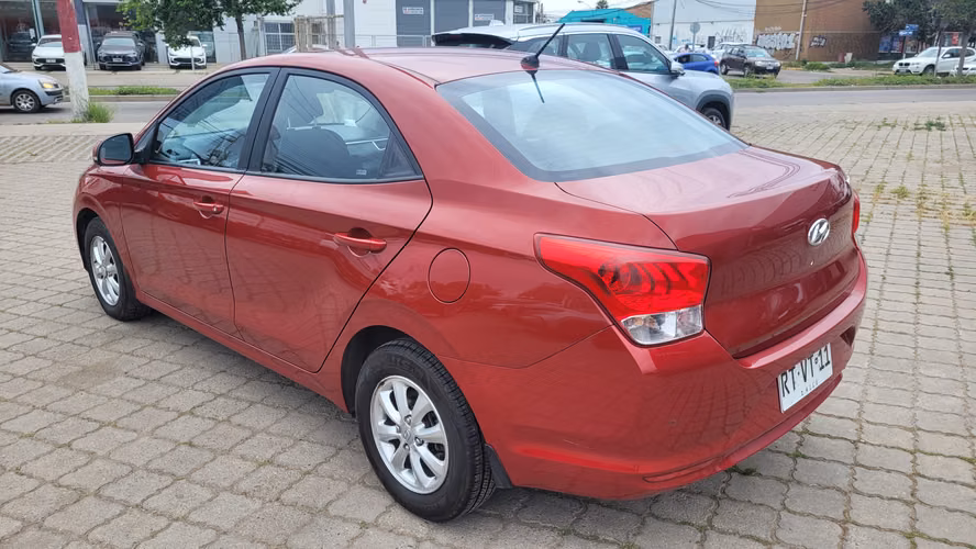 Hyundai VERNA CB 1.4 FULL MEC. 1.4 • 4x2 • Mecánica • 2022