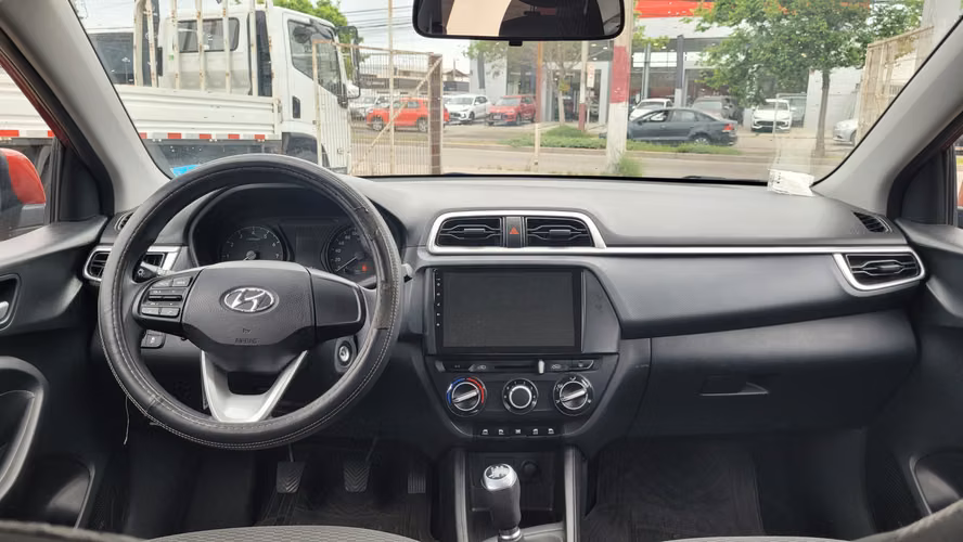 Hyundai VERNA CB 1.4 FULL MEC. 1.4 • 4x2 • Mecánica • 2022