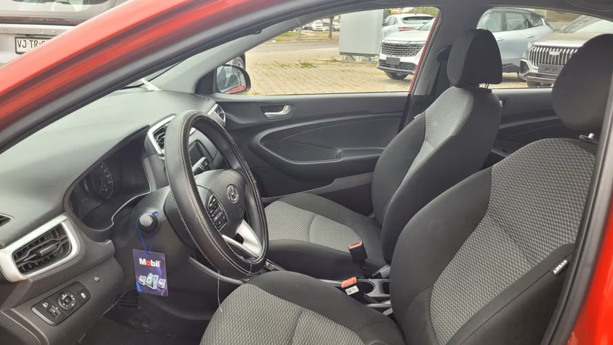Hyundai VERNA CB 1.4 FULL MEC. 1.4 • 4x2 • Mecánica • 2022