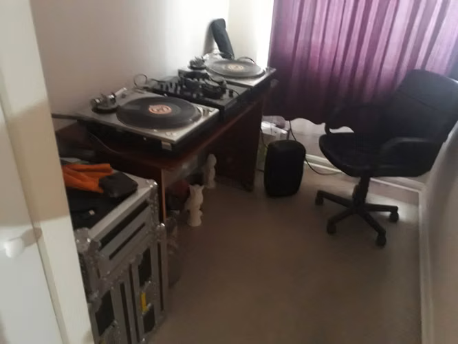 Vendo Dj set uso personal; Tornamesas + Mixer + Cases. - Imagen 2