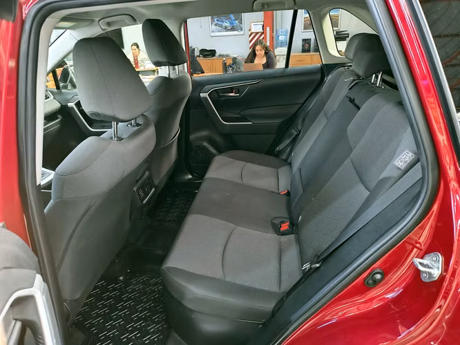 TOYOTA RAV4 2025 - Imagen 18