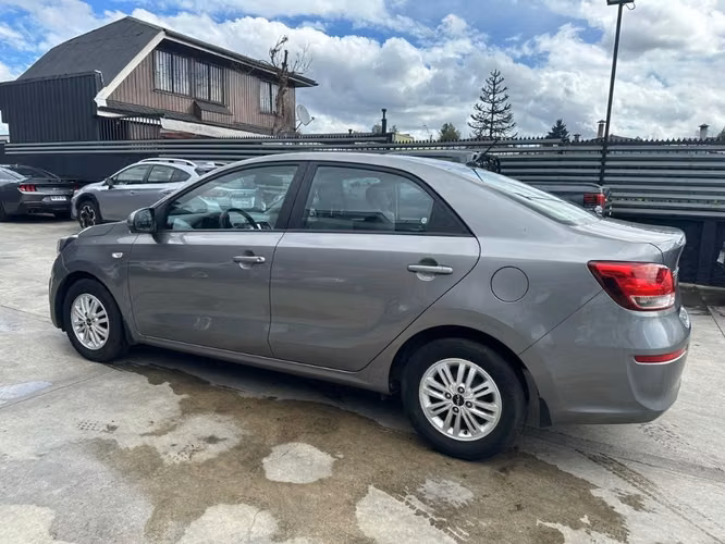 2024 Kia Soluto 1.4 LX 4X2 AC MT 4P - Imagen 4