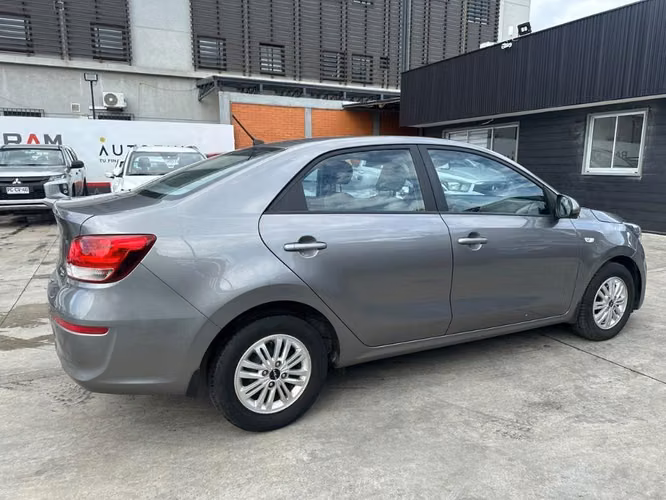 2024 Kia Soluto 1.4 LX 4X2 AC MT 4P - Imagen 3