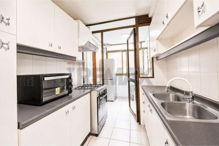 Amplio dpto 4 dorm y 3 baños en las condes - Imagen 9