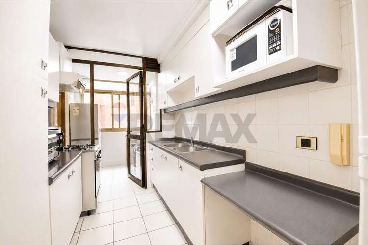 Amplio dpto 4 dorm y 3 baños en las condes - Imagen 10