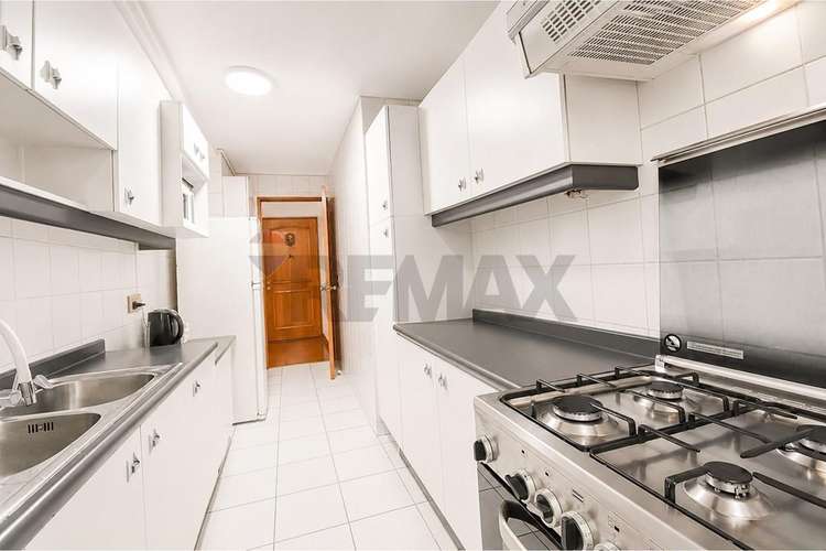 Amplio dpto 4 dorm y 3 baños en las condes - Imagen 8