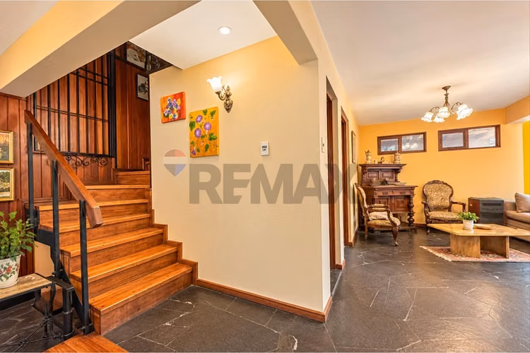 Casa para remodelar a pasos de metro los dominicos - Imagen 7