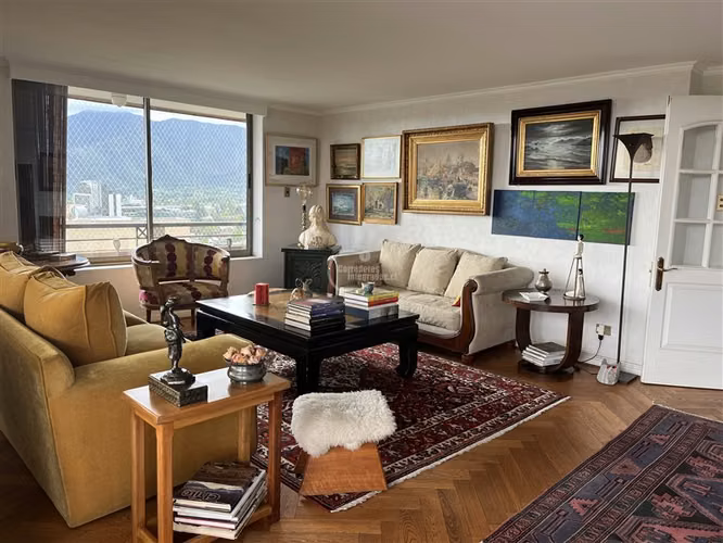 Departamento en venta de 4 dorm. en Las Condes