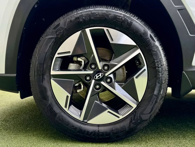 HYUNDAI TUCSON NX4 2.0 AT PLUS - 2025 | 4895 - Imagen 18