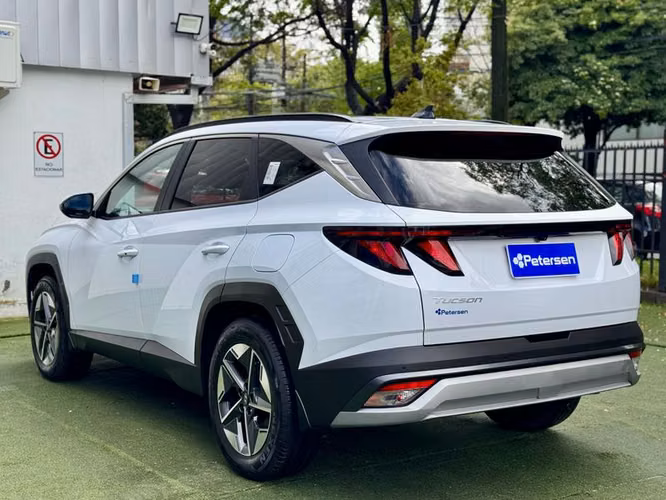 HYUNDAI TUCSON NX4 2.0 AT PLUS - 2025 | 4895 - Imagen 10