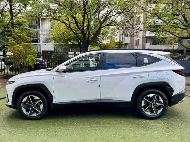 HYUNDAI TUCSON NX4 2.0 AT PLUS - 2025 | 4895 - Imagen 8