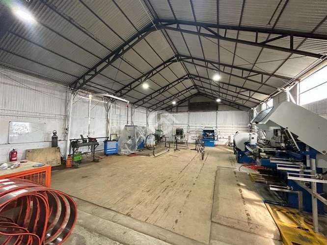 Arriendo Terreno Industrial 10.000m2 con Galpón Ruta L-30-M