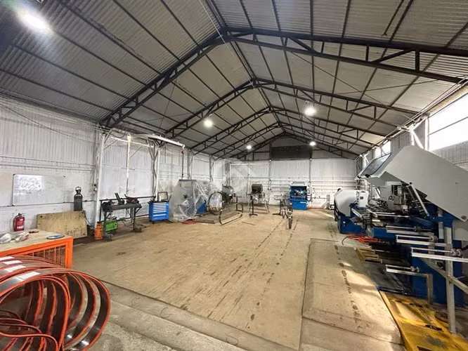 Venta Terreno Industrial 10.000m2 con Galpón Ruta L-30-M