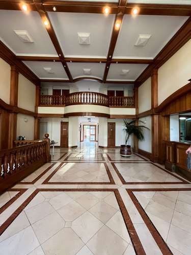 Elegancia Clásica y Espacio Sin Límites: Residencia Premium Frente al Mar