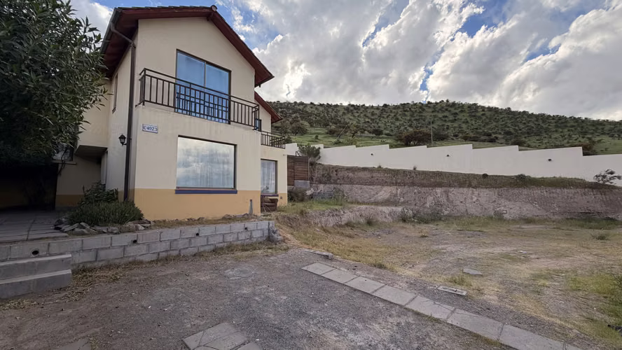 SE VENDE CASA DE 3 PISOS EN LOMAS DE LO AGUIRRE, PUDAHUEL
