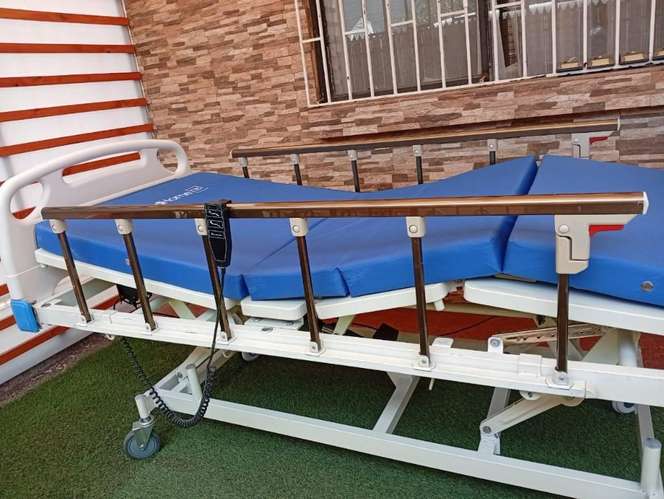 Cama clínica eléctrica