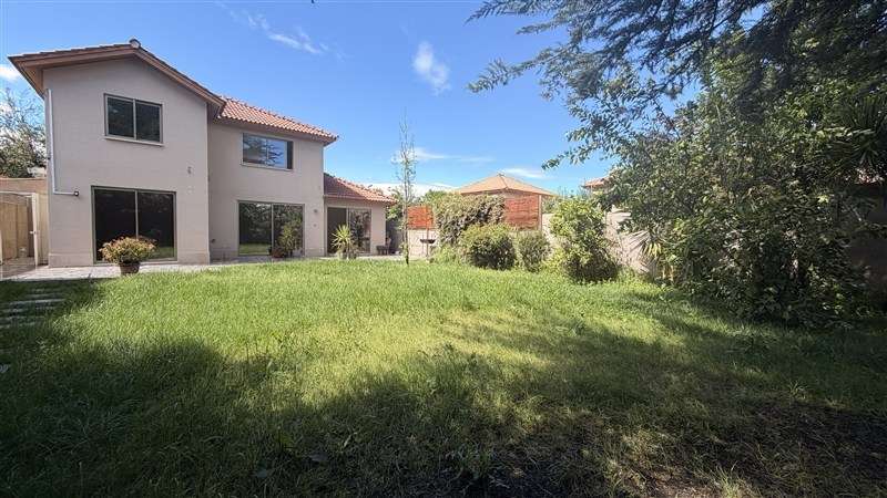 Casa en arriendo de 3 dorm. en Colina