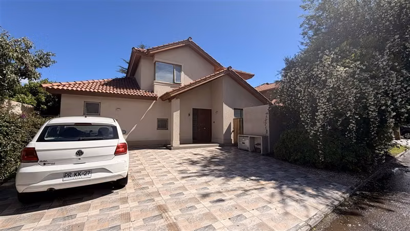 Casa en arriendo de 3 dormitorios, 3 baños en Colina