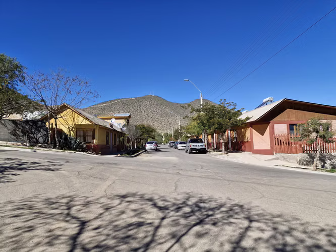 CASA EN VALLE DE ELQUI - GUALLIGUAICA 3 HAB 3 BAÑOS 4 ESTAC. SUP TOTAL  681 MT VICUÑA