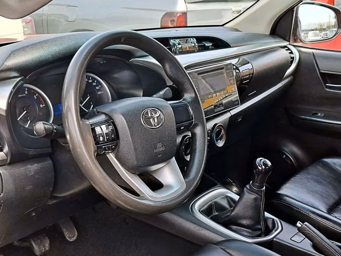 TOYOTA HILUX 2017 - Imagen 8