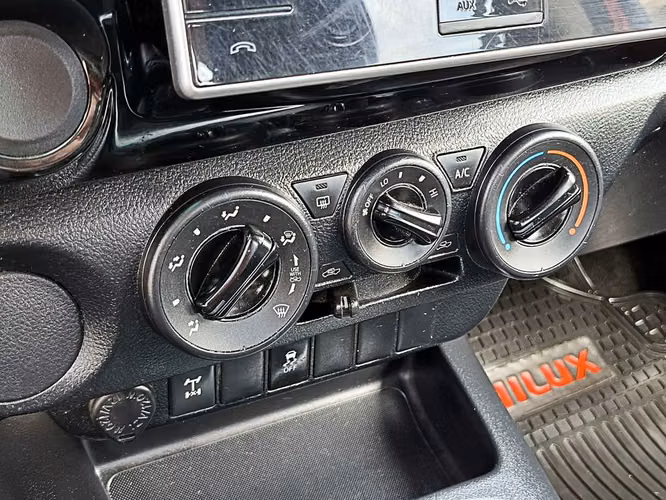 TOYOTA HILUX 2017 - Imagen 17