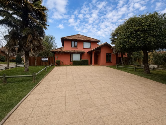 ARRIENDO CASA 5HAB 4BA COLINA - Imagen 4