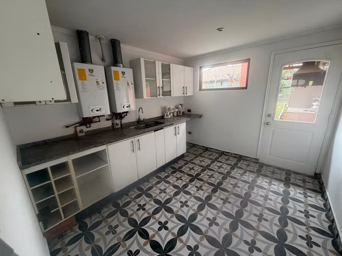 ARRIENDO CASA 5HAB 4BA COLINA - Imagen 5