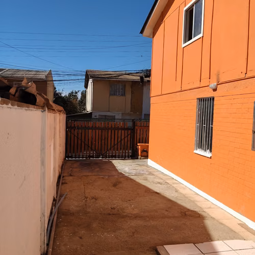 SE ARIENDA CASA REMODELADA 3D1B DISPONIBLE - Imagen 3