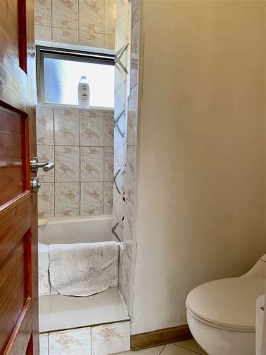 CASA ARRIENDO CASA INTERIOR MUY CÓMODA Y EN SECTOR RESIDENCIAL DE LA REINA ALTA
