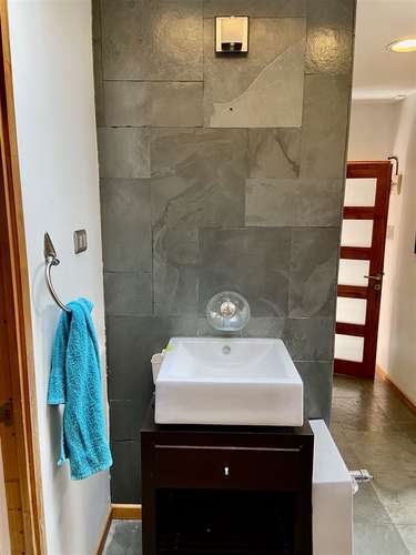 CASA ARRIENDO CASA INTERIOR MUY CÓMODA Y EN SECTOR RESIDENCIAL DE LA REINA ALTA