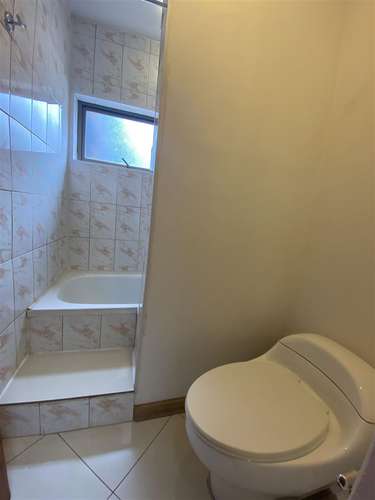 CASA ARRIENDO CASA INTERIOR MUY CÓMODA Y EN SECTOR RESIDENCIAL DE LA REINA ALTA