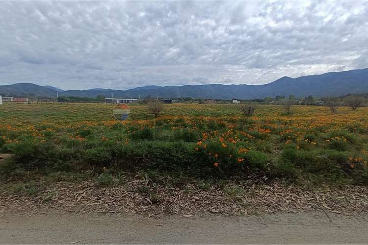 Sitio de 1 hectaria en casa blanca en condominio