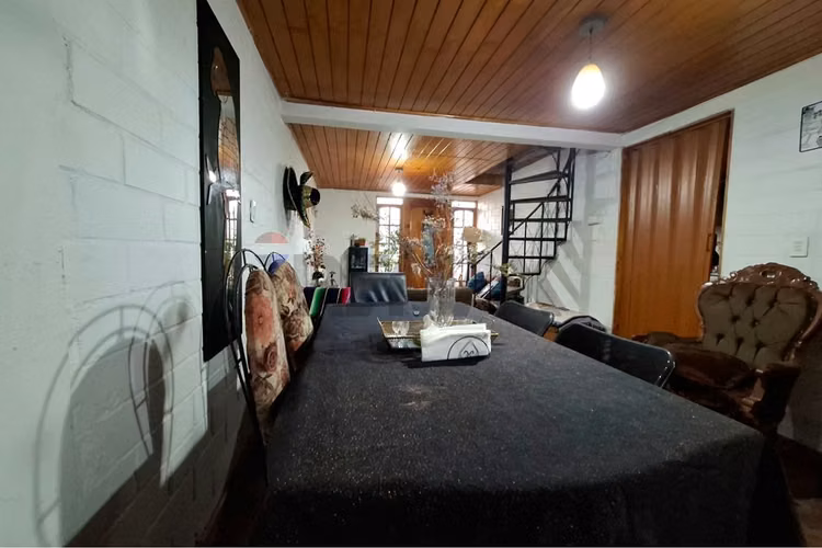 4 dormitorios / amplio living y patio - Imagen 12