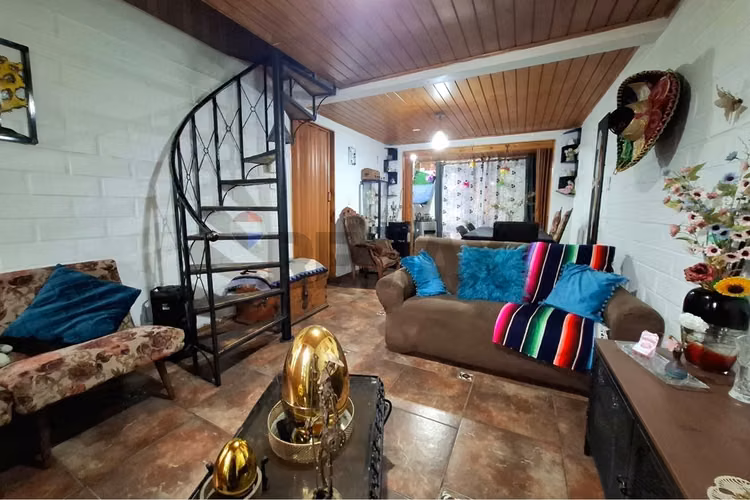 4 dormitorios / amplio living y patio