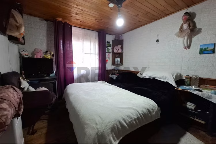 4 dormitorios / amplio living y patio - Imagen 4
