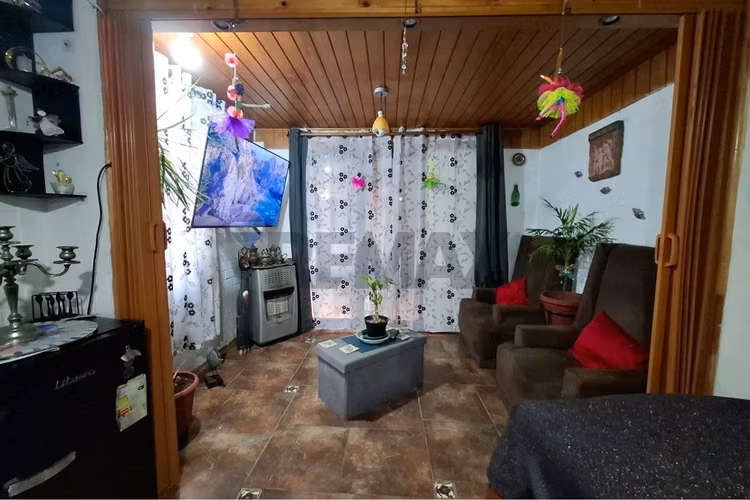 4 dormitorios / amplio living y patio - Imagen 2