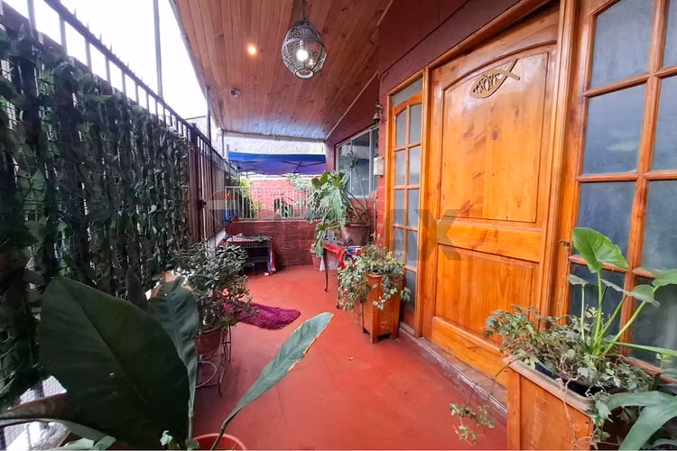 4 dormitorios / amplio living y patio - Imagen 9