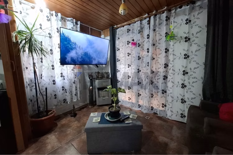 4 dormitorios / amplio living y patio - Imagen 10