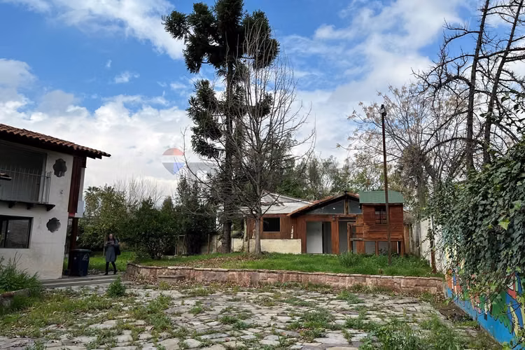 Casa con gran terreno y potencial comercial - Imagen 6