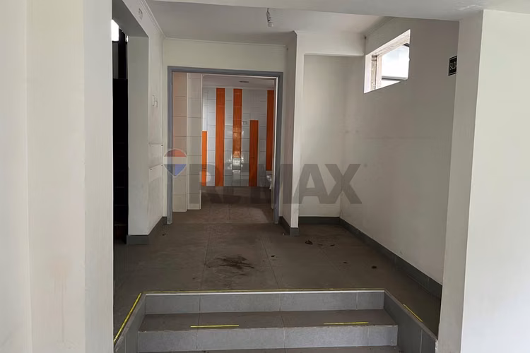 Casa con gran terreno y potencial comercial - Imagen 17