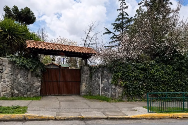 Casa con gran terreno y potencial comercial - Imagen 4