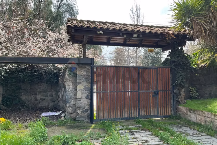Casa con gran terreno y potencial comercial - Imagen 5