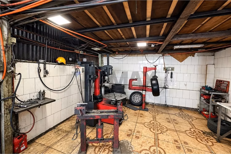 Lubricentro con patente y derecho de llaves - Imagen 5