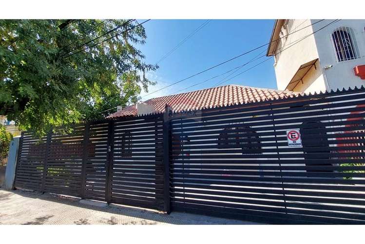 Casa remodelada con patio!! - Imagen 2