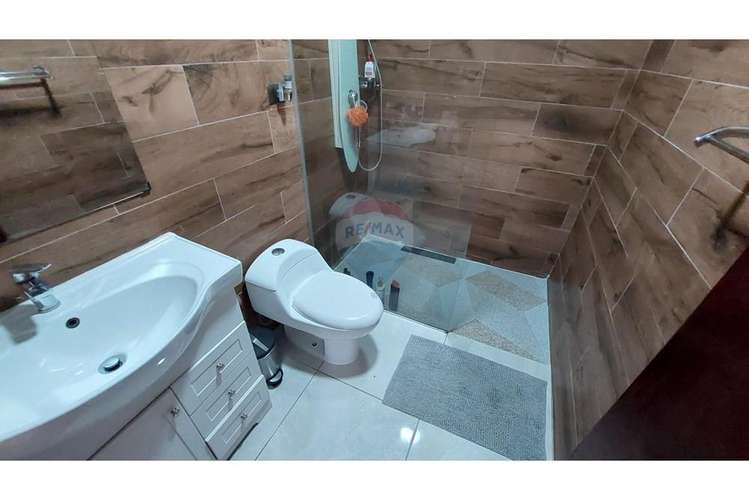 Casa remodelada con patio!! - Imagen 17
