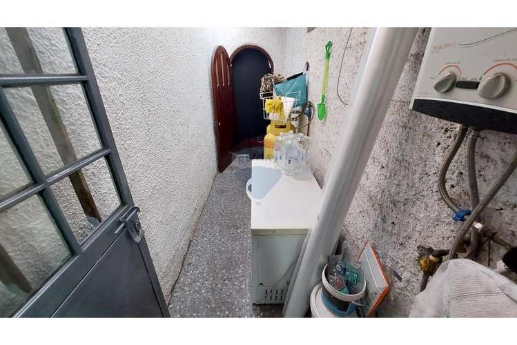 Casa remodelada con patio!! - Imagen 12