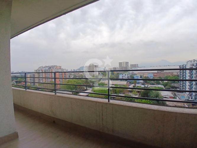 A pasos de Portal Ñuñoa y cercano a Metro - Imagen 4