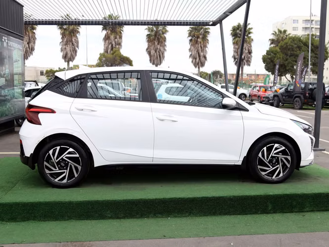 HYUNDAI I20 2025 - Imagen 4